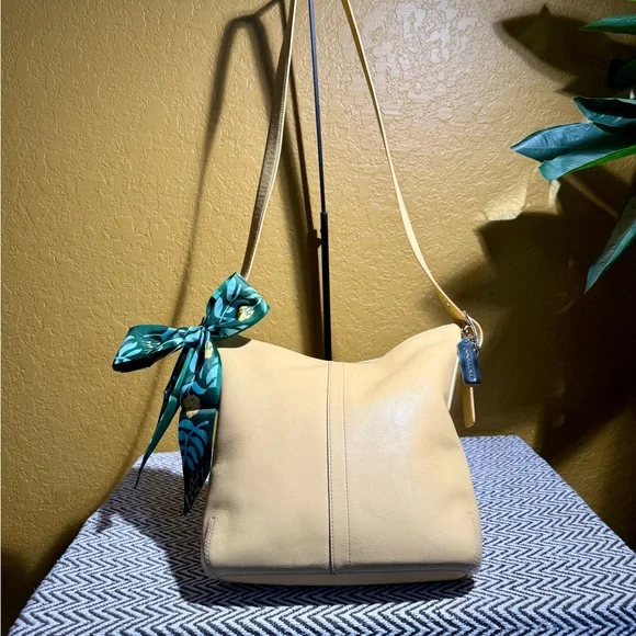 Vintage Coach Legacy Slim Duffle & Wristlet Set - Butter Yellow - 9326 - Picture 3 of 14